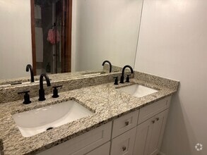 Building Photo - 507 Colonial Cir
