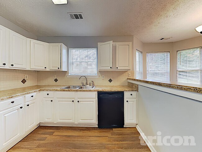 Foto del edificio - 705 Claven Ct
