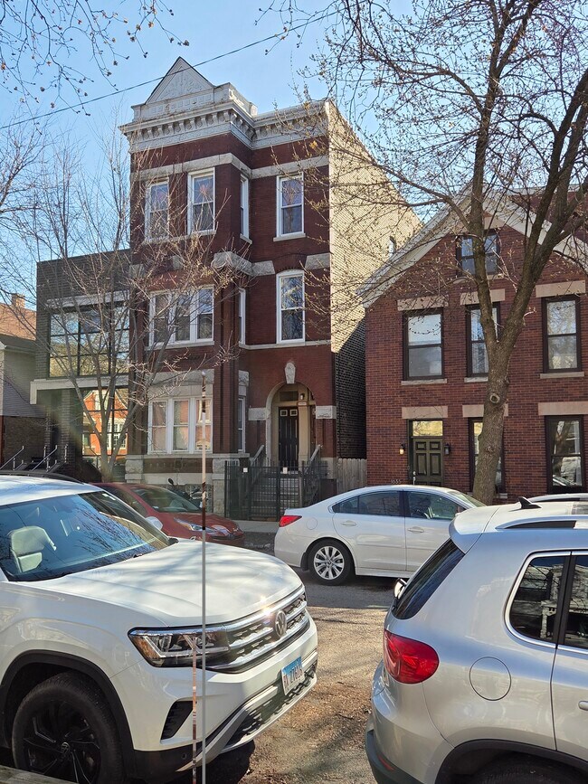 Foto del edificio - 1639 N Claremont Ave