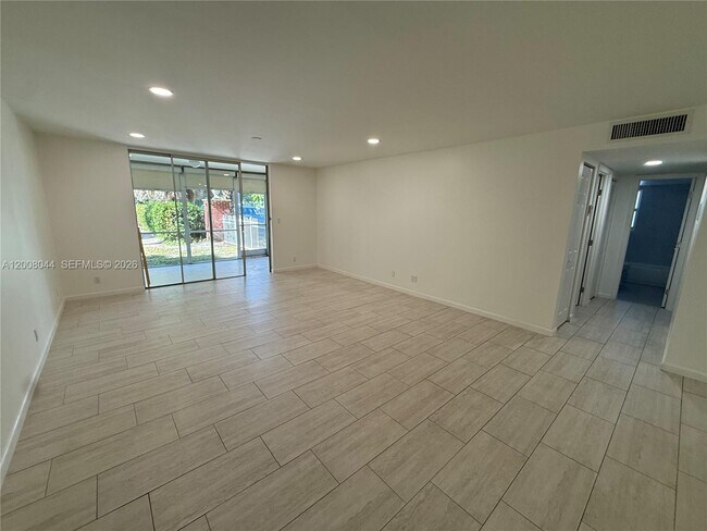 Foto del edificio - 609 NE 14th Ave