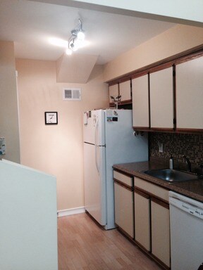 Building Photo - 2113 Turtle Creek Dr