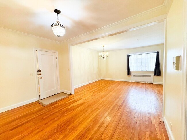Building Photo - 104 Sewall Ave