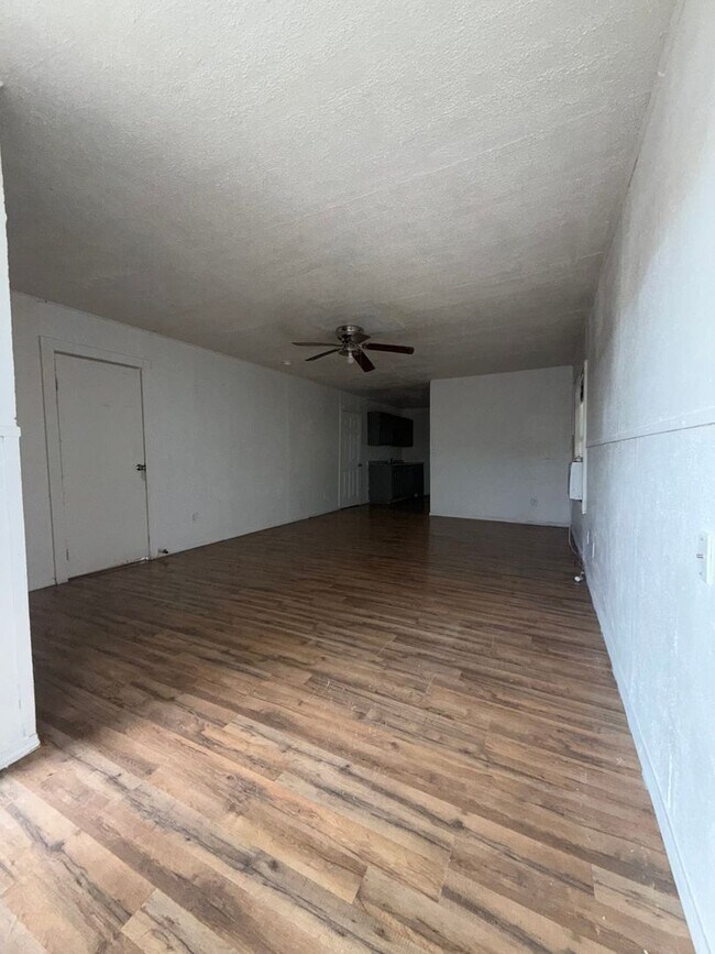 Foto del edificio - 613 W Avenue D