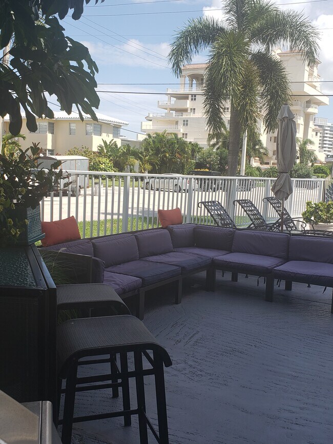 Foto del edificio - 550 Bayshore Dr