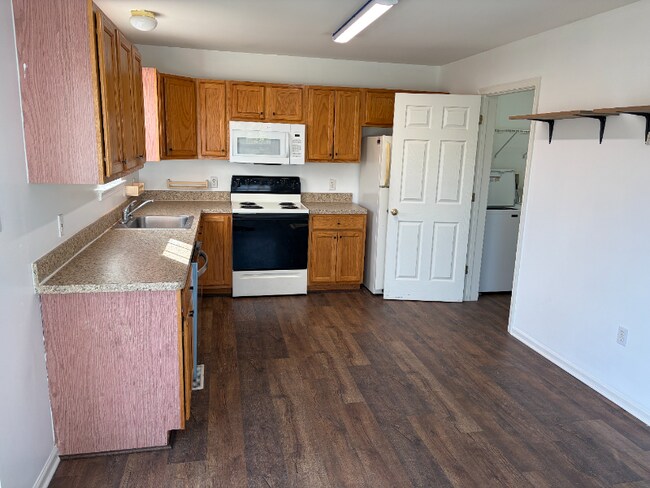 Building Photo - 358 Cherry St