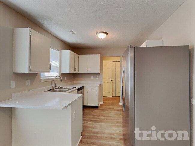 Building Photo - 9825 Rhodes Ln