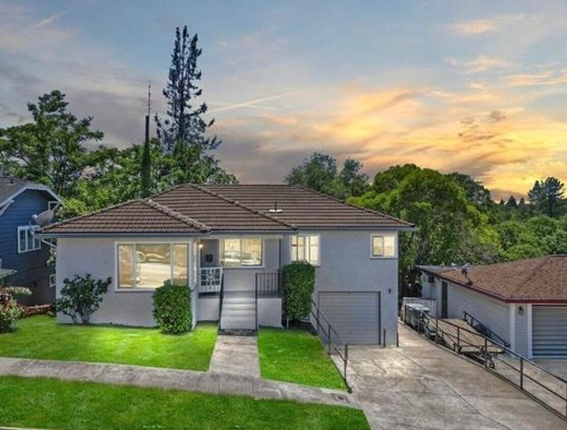 Foto principal - 112 College Way