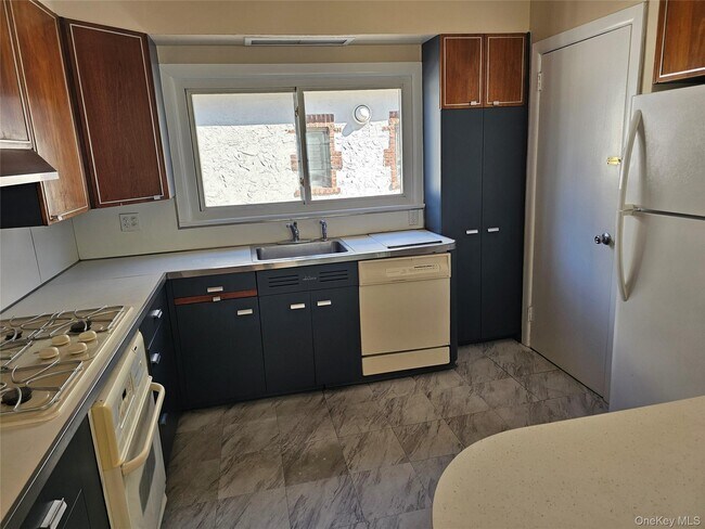 Foto del edificio - 65 Belmont Ave