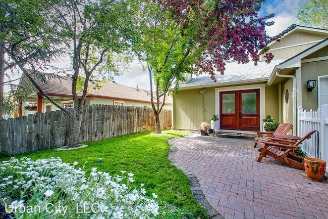Building Photo - 2 br, 2 bath House - 1201 E. Hays
