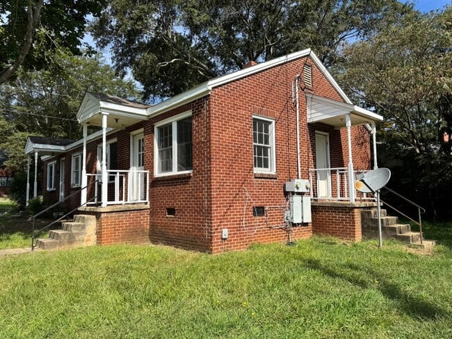 Foto del edificio - Duplex walking distance to Uptown Shelby, NC