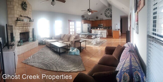 Building Photo - 3 br, 2 bath House - 172 W. Bear Springs Rd