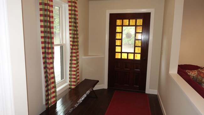 Foto del edificio - 406 Stewart Ave