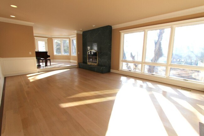 Foto del edificio - 3333 Deer Hollow Dr