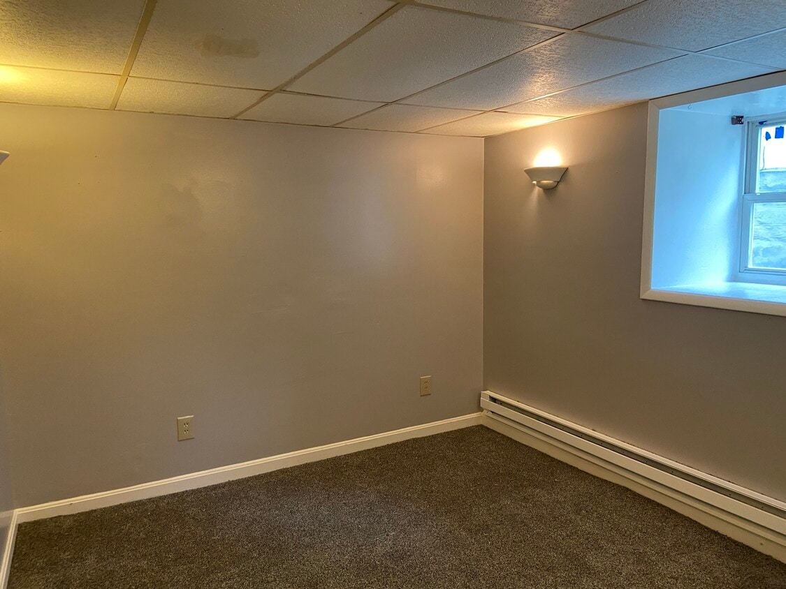 560 E Maiden St, Washington, PA 15301 Townhome Rentals in Washington