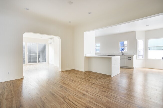 Foto del edificio - 740 S Stanley Ave
