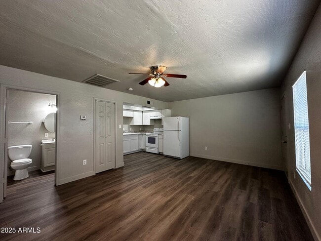 Building Photo - 1421 E Fillmore St