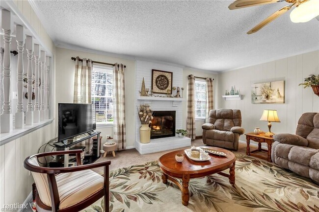Building Photo - 3 br, 2 bath House - 131 W Steeple Chase Rd