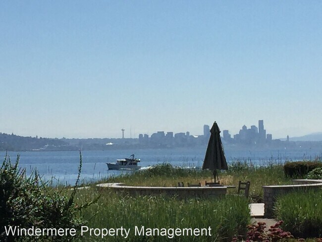 Foto del edificio - 2 br, 2 bath House - 7700 NE Yeomalt Pt. Dr.