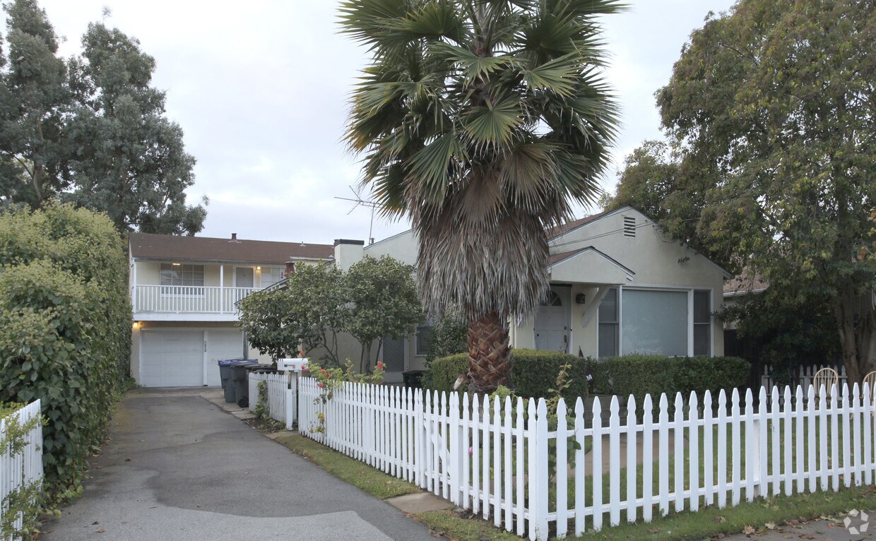 Primary Photo - 1681 Latham St