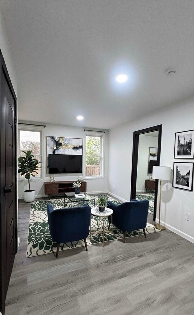 Building Photo - 213 Woodward St