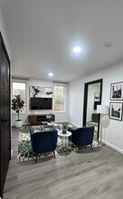 Building Photo - 213 Woodward St