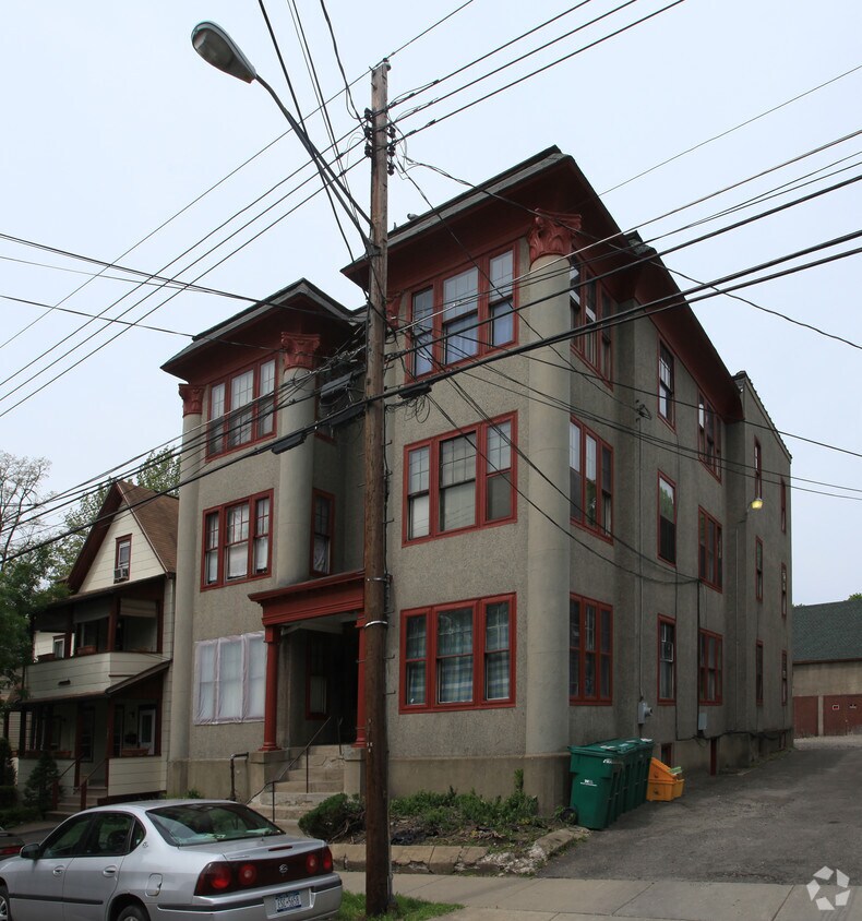Foto principal - 133 Chapin St