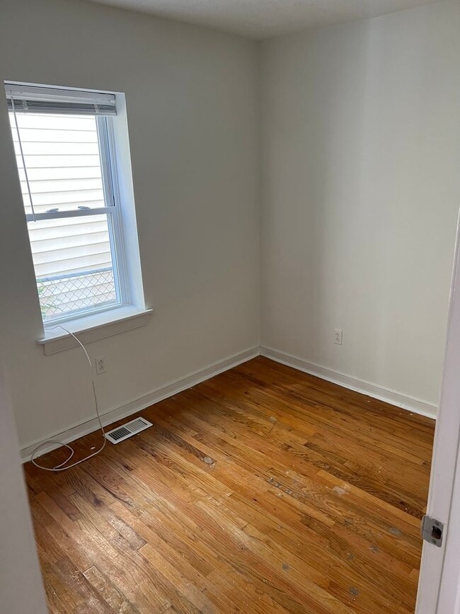 Building Photo - Home Sweet Home! Awesome 4 Bedroom/2 Bath ...