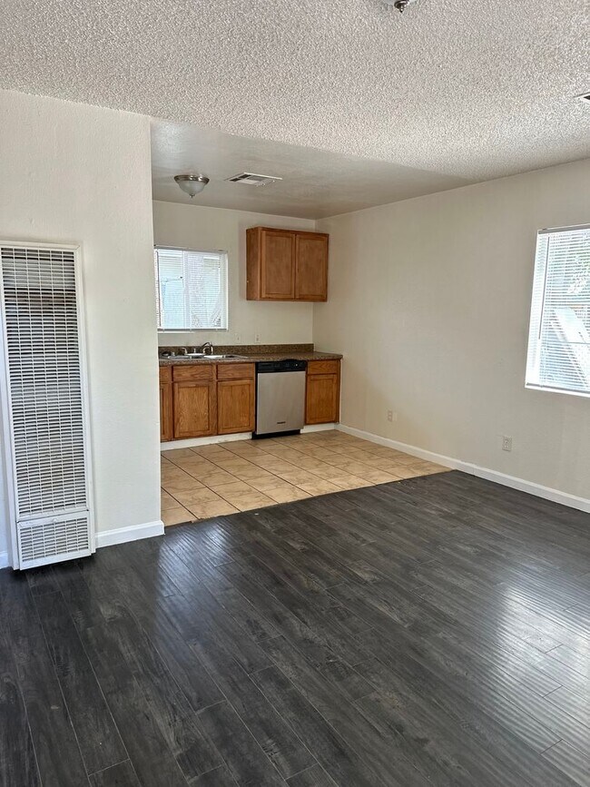 Foto del edificio - Perfect starter home in North Bakersfield!