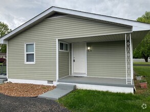 Building Photo - 15 Bluff Ct