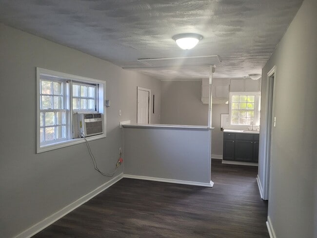 Foto del edificio - 2400 Bell St