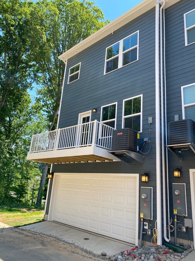 Building Photo - Room in Townhome on Valley Walk Dr