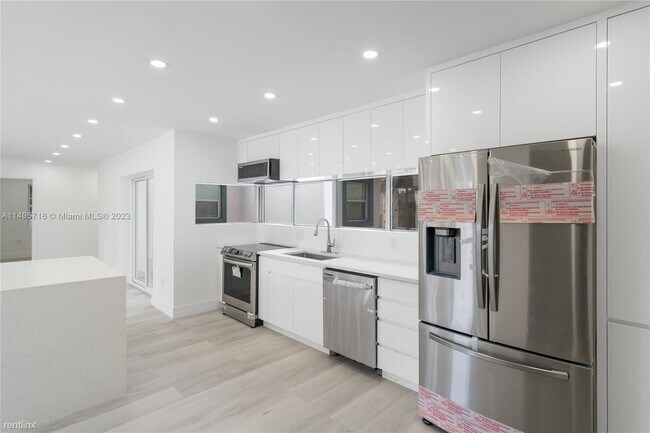 Foto del edificio - 4 br, 3 bath House - 3241 NW 6th Ave # 3241