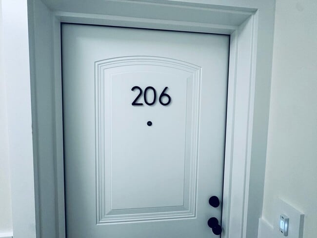 Foto del edificio - THE CROWN AT CORNESTONE