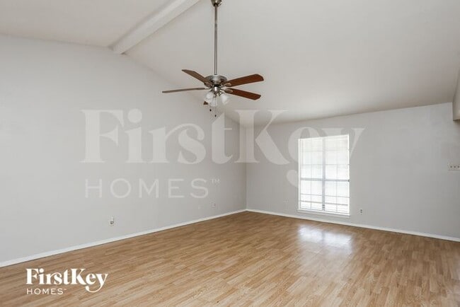 Building Photo - 608 Nora Ln