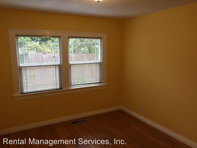 Building Photo - 3 br, 2 bath House - 2220 SE 26th Ave
