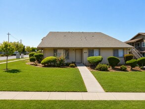 Building Photo - 820 Green Way