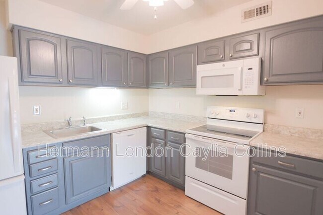 Foto del edificio - 725 Ridgeside Dr