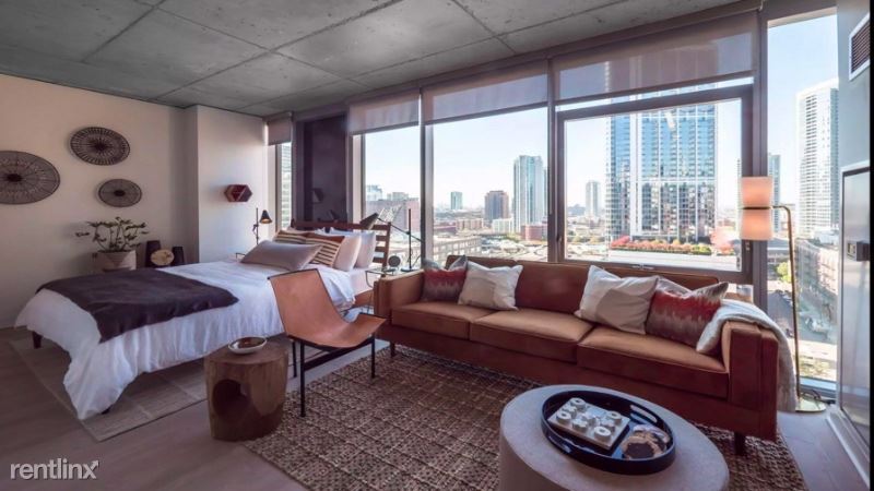 Foto principal - Studio, 1 bath Apartment - 111 W Illinois St