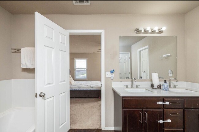 Foto del edificio - 6108 SW Warrington Rd