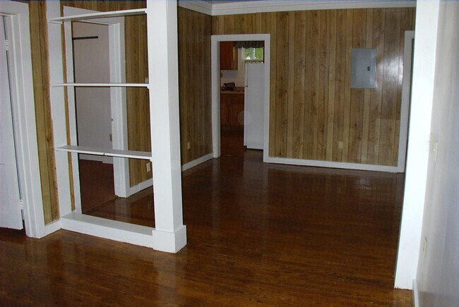 Building Photo - 106 N High St