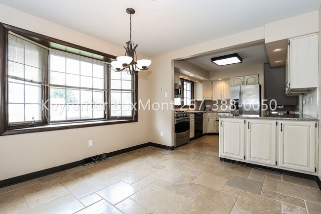 Building Photo - Updated 3 Bed / 2.5 Bath Split-Level Home with Fully Fenced Yard and Detached 2-Car Garage