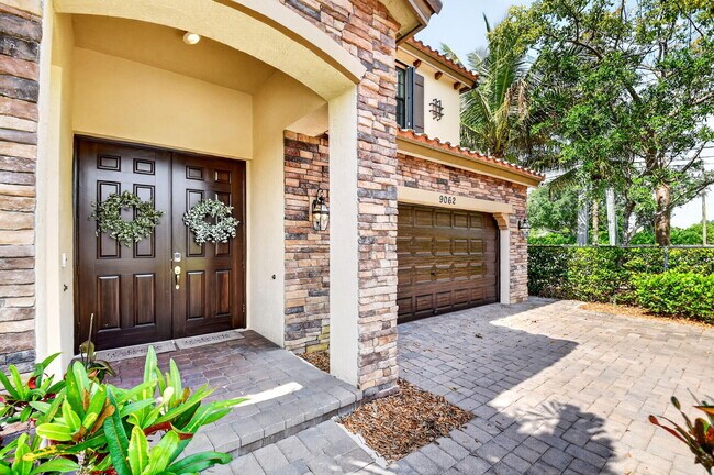 Foto del edificio - 9062 Gulf Cove Dr