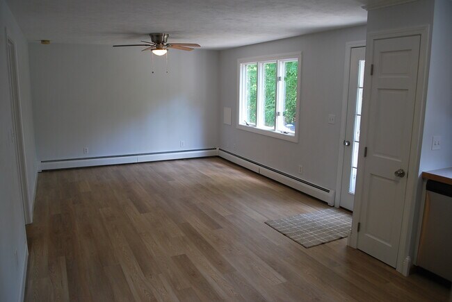 Building Photo - 316 Rollstone Rd