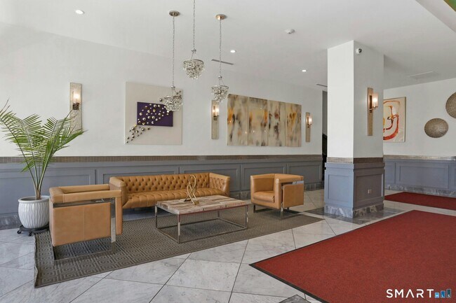 Foto del edificio - 44 Strawberry Hill Ave