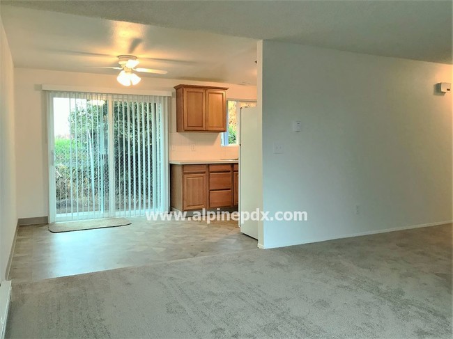 Building Photo - Cute duplex W/S/T included with rent