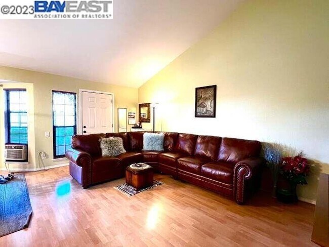 Building Photo - 362 Kenbrook Cir