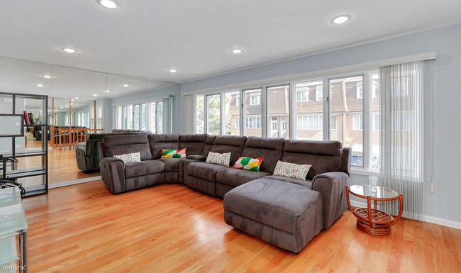 Foto del edificio - 5339 Fairview Ln