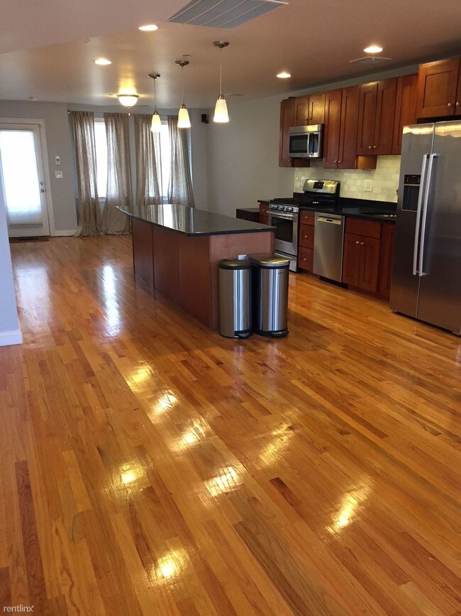 Building Photo - 3 br, 2.5 bath Duplex - 387 Hyde Park Ave # 2