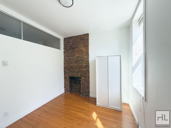 Building Photo - GREENE AVENUE / Spacious 2-Bed 1-Bath