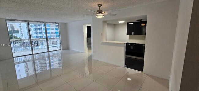Building Photo - 18021 Biscayne Blvd
